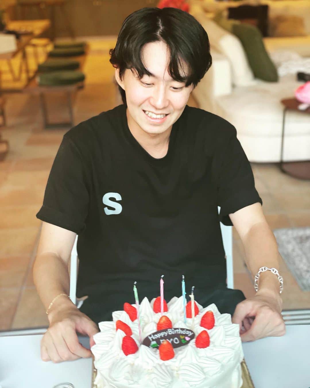 小園凌央さんのインスタグラム写真 - (小園凌央Instagram)「28歳になりました  最高です  #誕生日」9月9日 20時24分 - ryo_kozono