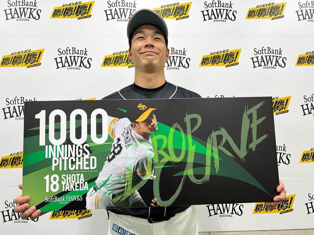 武田翔太さんのインスタグラム写真 - (武田翔太Instagram)「通算1000イニング達成出来ました🎉 これまで沢山の方々に支えて頂いたおかげだと思います。 いつも沢山の応援ありがとうございます😊 これからも頑張ります！  #1000投球回達成  #武田翔太 #感謝」9月9日 20時25分 - shotatakeda18