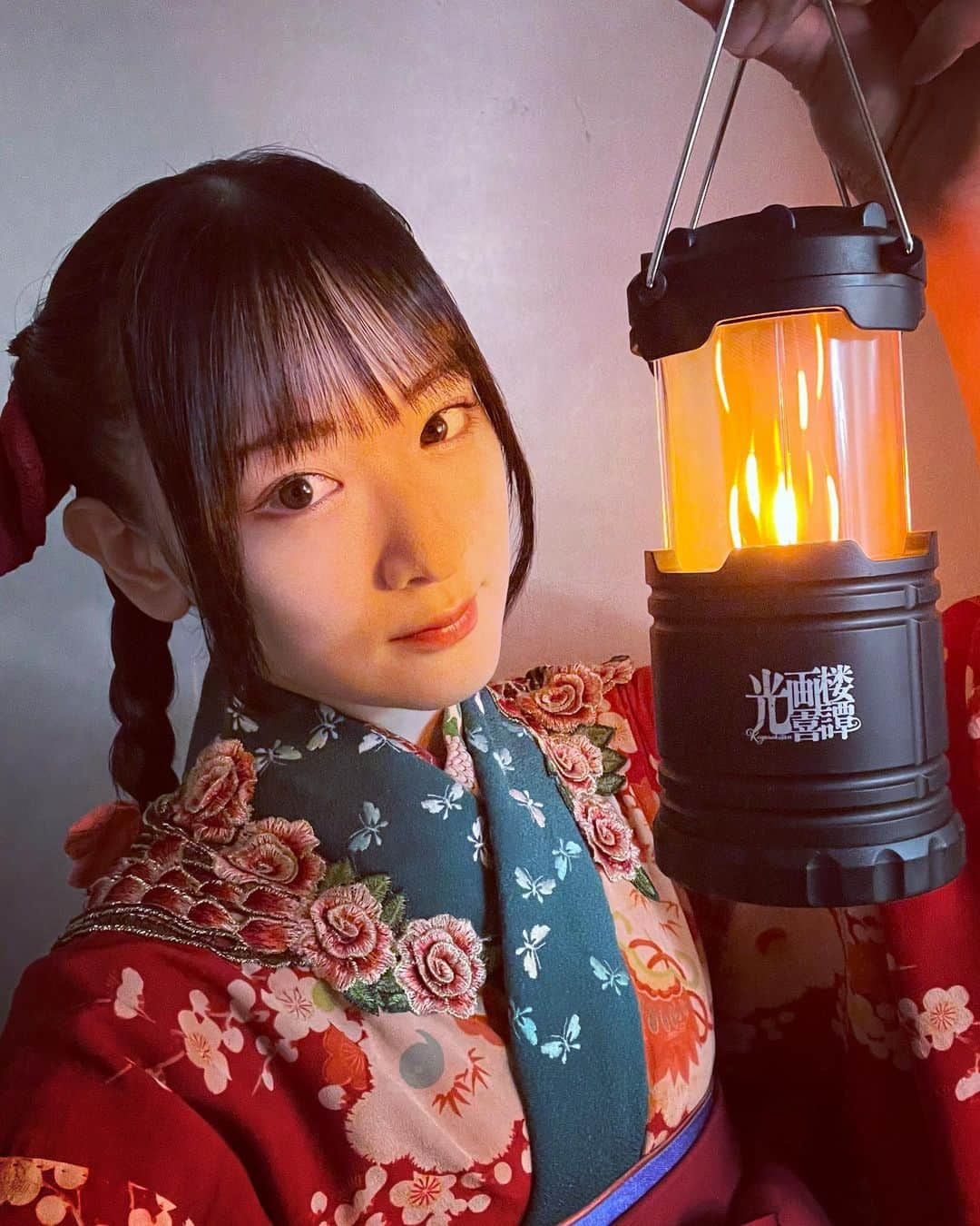 生駒里奈さんのインスタグラム写真 - (生駒里奈Instagram)「✴︎ 少年社中 25周年記念第二弾 ⁣ 第41回公演⁣ 【光画楼喜譚】⁣ ⁣ ３日目が終わりました！！⁣ ⁣ ご来場くださった皆様ありがとうございました🫶⁣ ⁣ 今日は家族が観に来てくれました(*´꒳`*)⁣ お父さんお母さん、おじいちゃん、おばあちゃんおじさんおばさん弟！！⁣ ⁣ ⁣ ちょっぴり恥ずかしかった笑⁣ でも、更に自分の力と、芯の部分にポジティブな変化を感じた。⁣ ⁣ ありがとう来てくれて✨⁣ ⁣ 明日も光画楼にて⁣ お待ちしております(*´꒳`*)⁣ ⁣ #少年社中⁣ #ぽけふぇす⁣ #中野ザ・ポケット⁣ #光画楼喜譚⁣ #生駒ちゃん」9月9日 20時25分 - ikomarina_1229