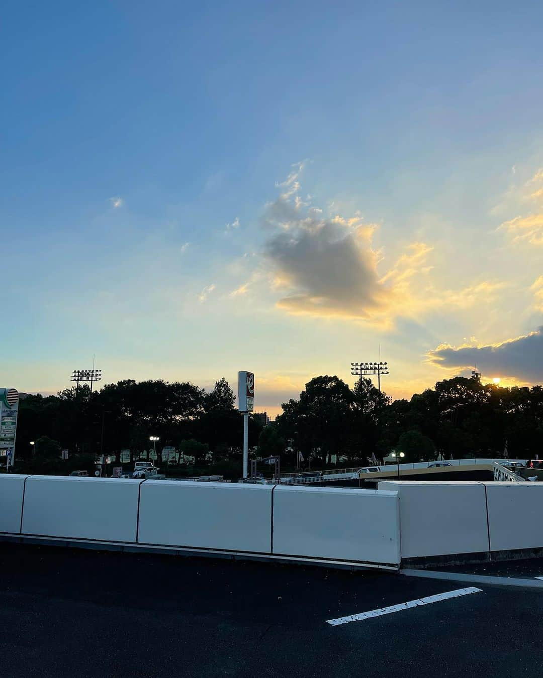 石川修司さんのインスタグラム写真 - (石川修司Instagram)「ホームセンタープロレス終わり。 空がなんか夏の終わりな感じがする。」9月9日 20時26分 - shuji_ishikawa1975