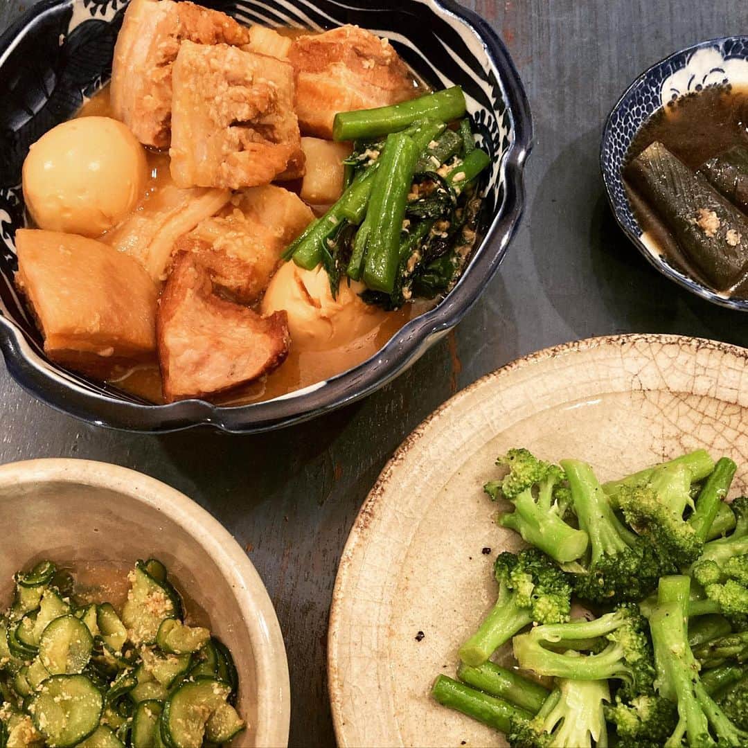 井上荒野のインスタグラム：「醤油麹と甘酒で煮込む角煮、というのを作ってみた(キッコーマンのサイト参照)。うまい！体調がいいとけっこう肉をがっつり食べてる🍖」