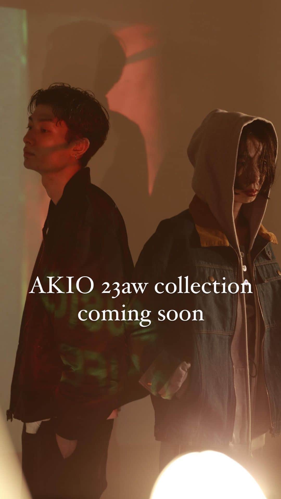 おかもとあきのインスタグラム：「fashion&music。AKIO 23awは今までの中で1番等身大に近いCollectionになった気がします。makingはぜひ音ありで👂どうぞご期待下さい  #_a_k_i_o_  photo @ph_rykwhr model @aya__zoey @3pyacpg design / direction @okachan0304 assistant @nagamott  AKIO23aw 製作にご協力頂いた全ての皆さま。本当にありがとうございました。」