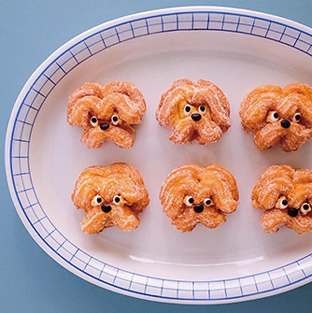 ginza magazineさんのインスタグラム写真 - (ginza magazineInstagram)「GINZAが気になるわんちゃんお菓子🐶  Maison terrier イベントを中心に出店するオーナー横尾かなさんの洋菓子は、緩やかなシルエットや舌を出したおとぼけ顔に癒やされる。「かわいくて食べられない!」というファンも多数。定番はメレンゲクッキー（2匹入り ￥600〜）。@maison_terrier  発売中の9月号はウワサ特集。試し読みはプロフィールのリンクから。 @ginzamagazine  #ginzamagazine #GINZA調査隊ウワサを探る #GINZA調査隊 #ファッション #フード #スイーツ #最新スイーツ #韓国カルチャー #韓国 #最新シューズ #最新バッグ #堀江敏幸 #奥山由之 #SnowMan #渡辺翔太 #堀田真由 #wanvintage #古着 #古着屋 #ヴィンテージショップ #ヴィンテージ #ニットグローブ #ロンググローブ #犬 #犬スイーツ」9月9日 20時36分 - ginzamagazine