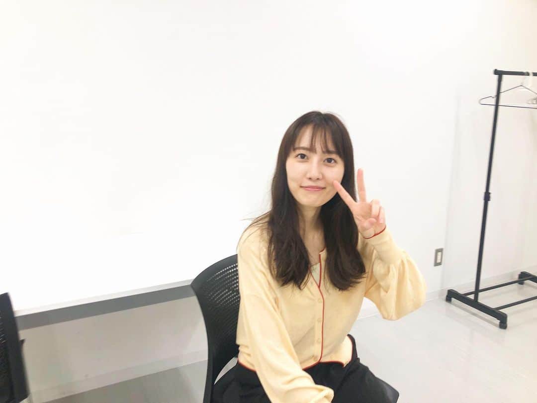 坂本ひろ美のインスタグラム：「本日は千葉県、テラスモール松戸様へ🐕♫  たくさんの方とお会いできて、元気いっぱいです‼︎ ありがとうございました😊  明日は埼玉県、イオンモール羽生さんへ行きます‼︎ よろしくお願いいたします🌷  #役者犬のうた #リリースイベント」