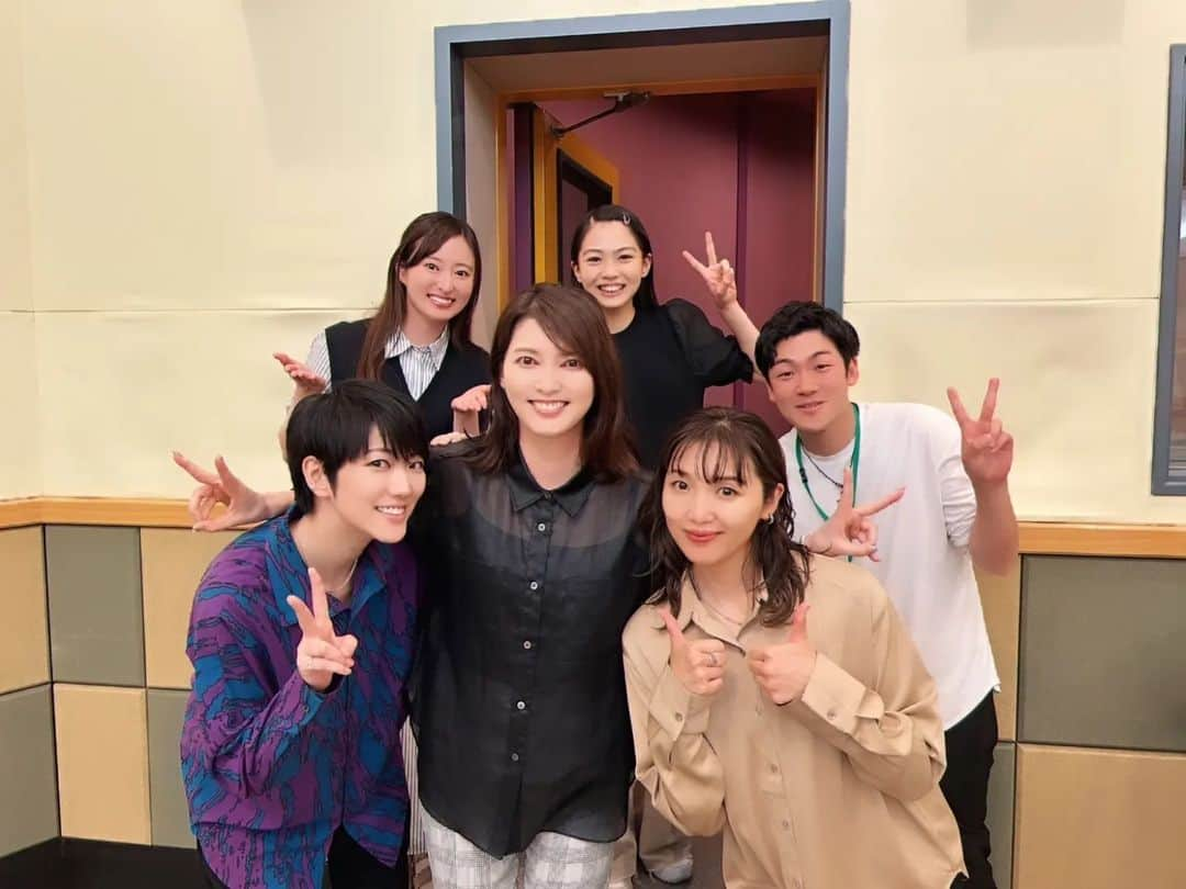 華雪りらさんのインスタグラム写真 - (華雪りらInstagram)「.⁡ ⁡.⁡ NHKのFMシアター「セッション」⁡ ⁡本日10時から配信です📻⁡ ⁡とても懐かしい安心感のある上級生の方々と、初めましての方々とのセッション✨⁡⁡ ⁡いつも学びと刺激を与えてくださる現場に感謝です✨✨⁡ 今回は少しだけですが2役⁡で出演しています︎^^⁡ ⁡是非お聞きください🎶⁡ ⁡.⁡ ⁡ #FMシアター」9月9日 20時45分 - hanayuki_rira