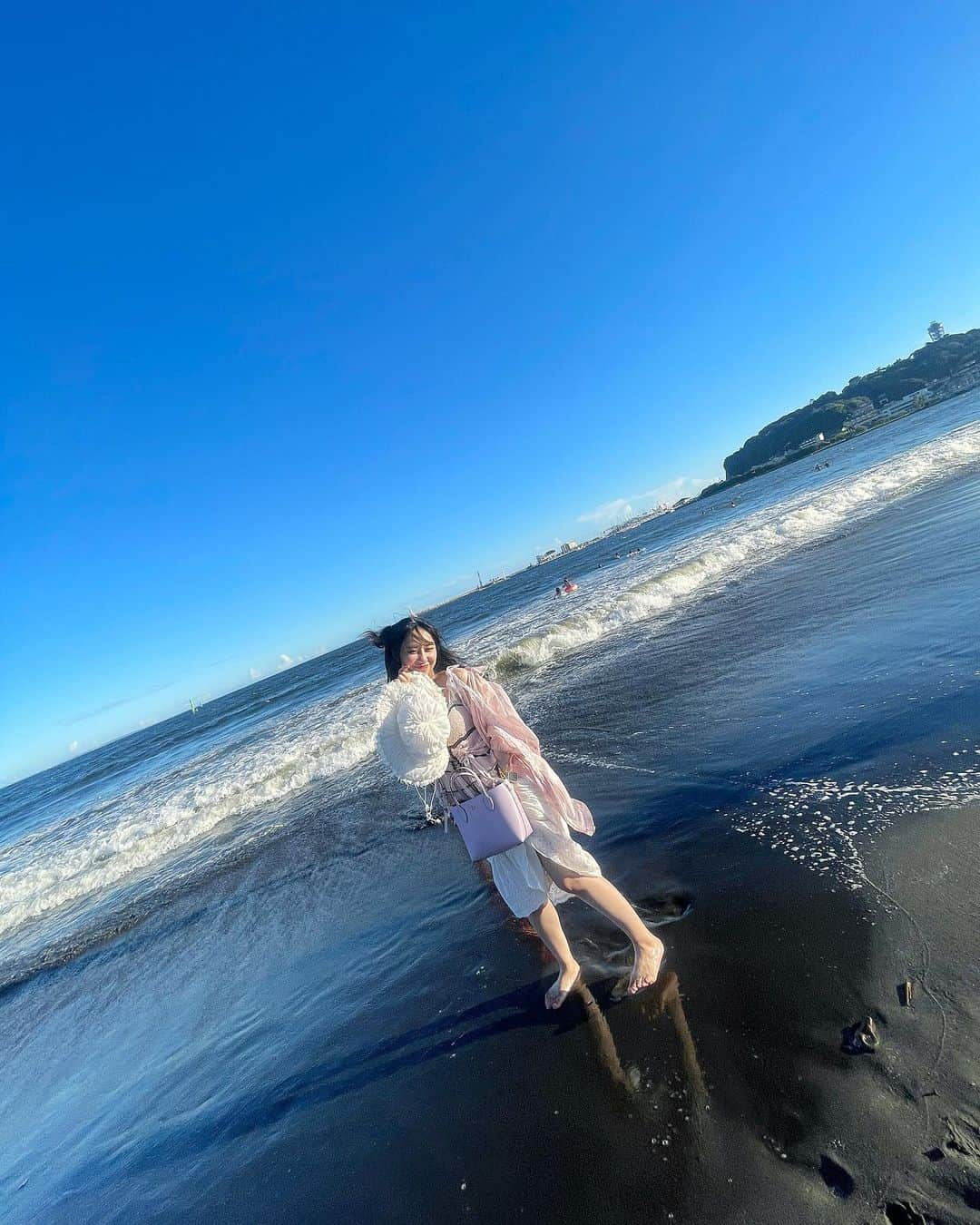 上野遥さんのインスタグラム写真 - (上野遥Instagram)「夏の思い出☀️  由莉耶と江ノ島に行きました！！ 海〜！！  この日の写真をずっと見返す毎日です🫶🏻  #江ノ島 #江ノ島観光 #片瀬江ノ島 #片瀬海岸 #rurumu #furfur #treatürself #ハーフツイン プライベートでも全然ちゃうっ #富士山 見れました！」9月9日 20時50分 - harutan.pink