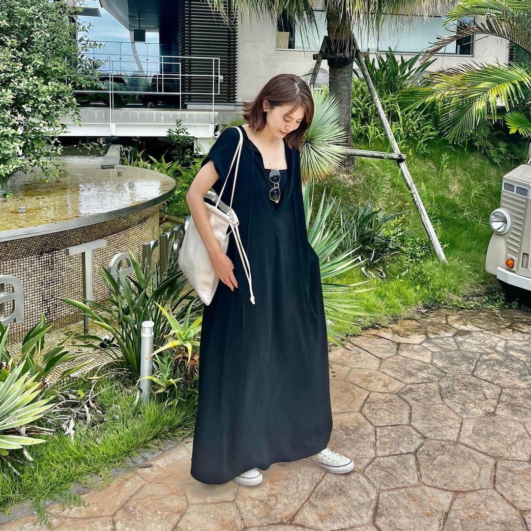中別府葵のインスタグラム：「***  #ootd   👗　@cityshop.tokyo  🎽　@etretokyo  🛍  @vasic_japan  👟　@converse_jp   @cityshop.tokyo の ワンピースは174cmの私でも この丈なので 高身長さんにおすすめ。 ズルッと着れる ワンピースって 楽ちんだよね〜。  #fashion #高身長コーデ#174cm #onepiece #夏コーデ」