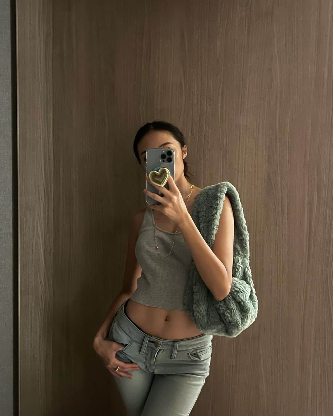 佐藤マクニッシュ怜子のインスタグラム：「essentials - next trend for autumn   可愛すぎると話題のもこバッグです。 秋物いよいよ！？ #和柄」