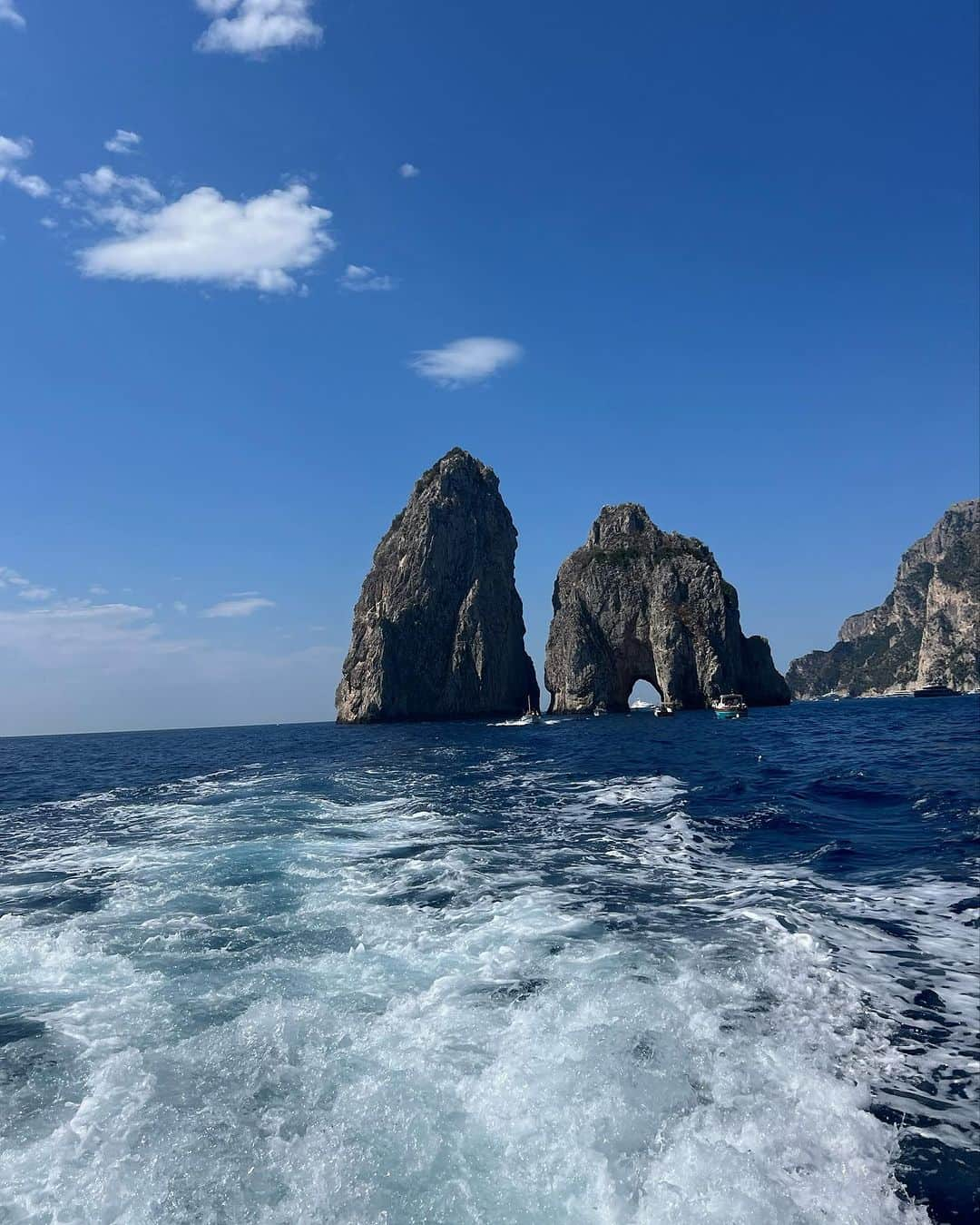 和央ようかさんのインスタグラム写真 - (和央ようかInstagram)「Capri🍋Capri 🍋Capri🍋and Positano   写真沢山撮りすぎて、載せきれない…😂😂😂写真撮らずにはいられない、息を呑む美しさと人々のエネルギーが美し過ぎて… 1人Pasta🍝祭りやら、色々したので、また折をみて、載せるね😊  Grazie  Arigato   Bye ✌️ また来るね  #takakoworldstylin🌎 #takakocapristylin🍋 #lifestyle#capri#カプリ#yokawao#和央ようか」9月9日 20時54分 - yokawao0215