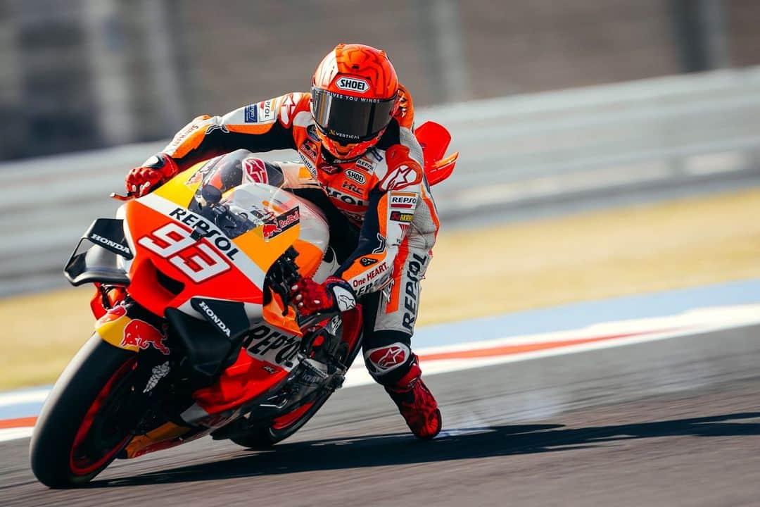レプソル・ホンダのインスタグラム：「Smokin' 💨💨💨💨」