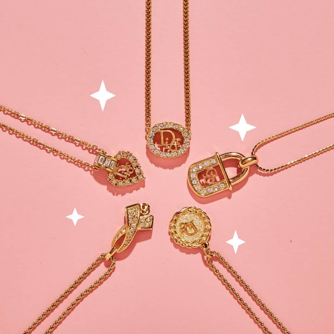 USAGI ONLINEさんのインスタグラム写真 - (USAGI ONLINEInstagram)「USAGI Vintageに新作が大量入荷✨✨  CELINEやCHANEL、Yves Saint Laurentの ヴィンテージバッグ・スカーフ・イヤリング…💎  ヴィンテージアイテムとの運命の出会いはすぐそこに♡  #usagionline  #usagivintage #vintage  #hermes  #celine  #マカダム  #SalvatoreFerragamo #ferragamo  #セリーヌ  #macadam #chanel  #シャネル」9月9日 20時59分 - usagionline