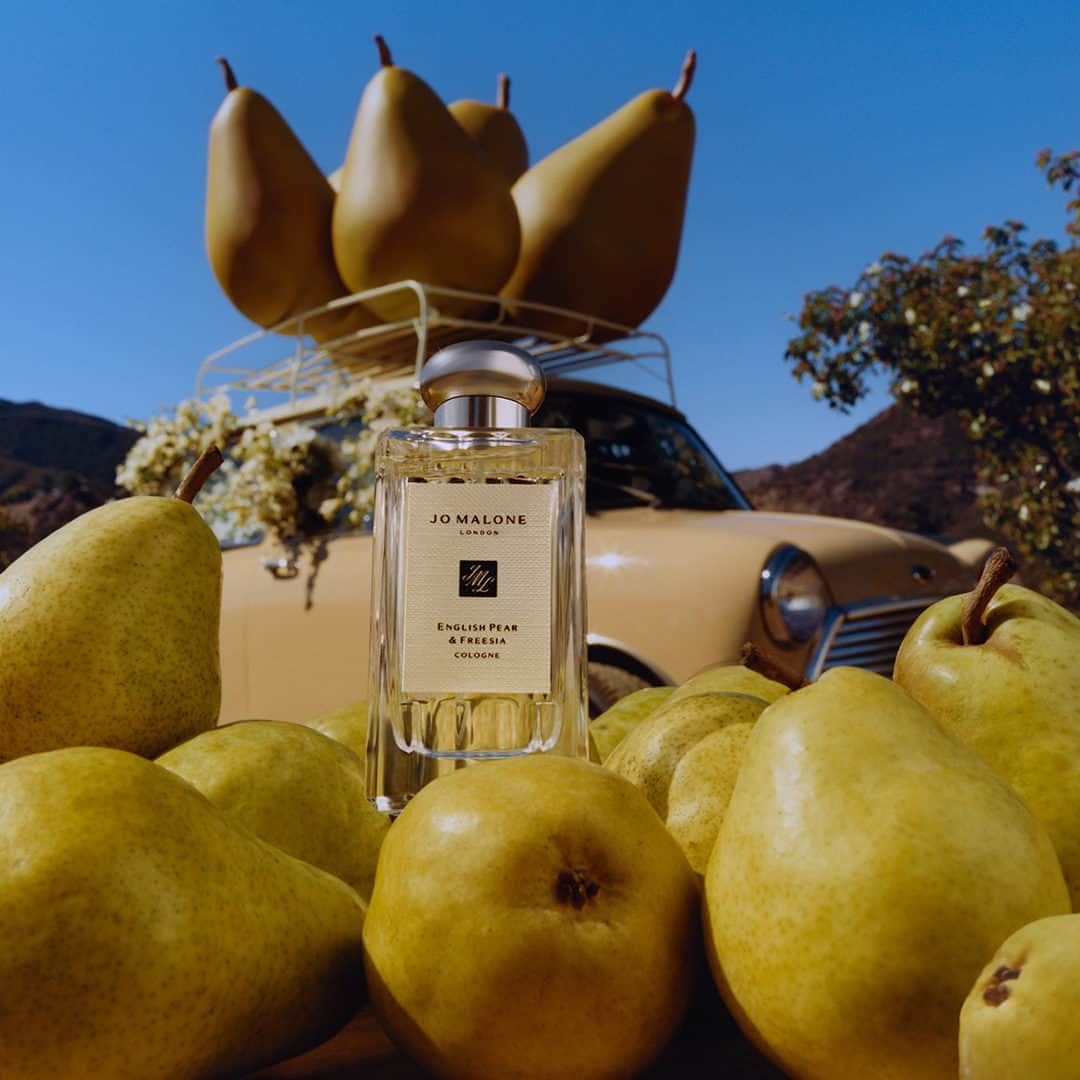 Jo Malone Londonさんのインスタグラム写真 - (Jo Malone LondonInstagram)「Here, pear, everywhere. Timeless English Pear & Freesia is always a good idea. Tap to shop the luscious favourite containing one pear in every bottle. #EnglishPear」9月9日 21時30分 - jomalonelondon