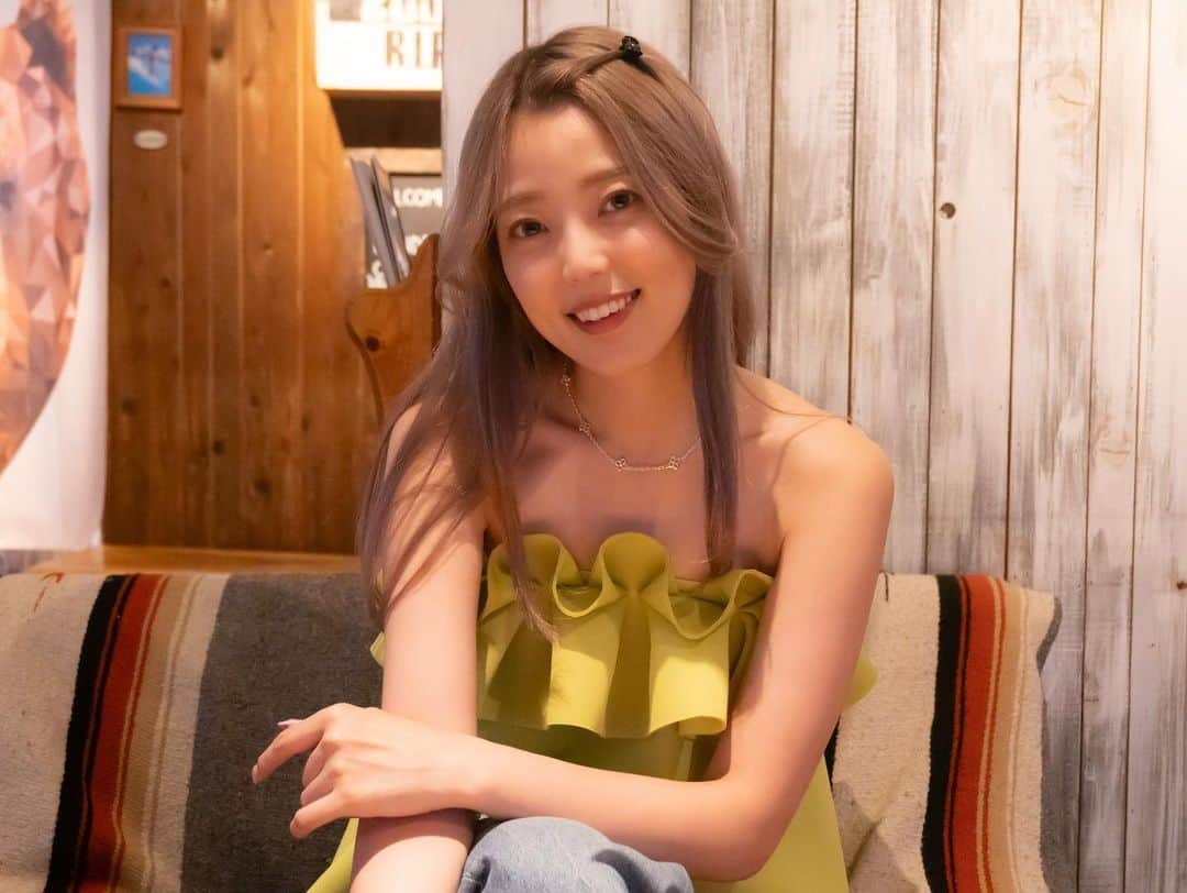 高橋紫微のインスタグラム：「8月の写真まだ載せてないのいっぱいある💭  #オフショル #tokyo #japanesegirl」