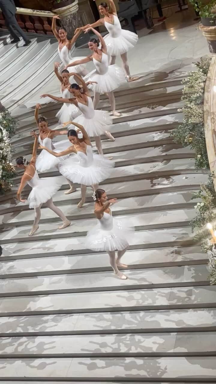 アリスバイテンパリーのインスタグラム：「WOOWWWEEEE ❤️ PARIS  A fairytale night in the French Opera House for a very lovely old friend with her new love. Feel so incredibly lucky to have experienced the sheer beauty of the first night of my first Indian wedding 💒 if taking over the whole of the Opera house was the welcome night “ VERY “ excited for tonight x  Full up with all the love today ❤️ @roseminsworld  I love Paris THE city of love x」