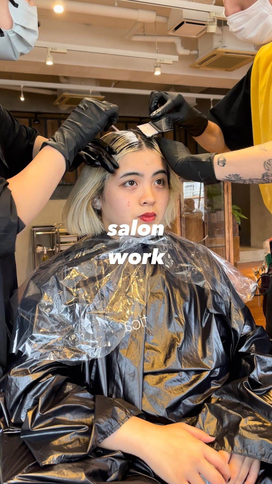 veticaのインスタグラム：「○  white bob   ダメージと髪質を見て薬剤選定させて頂いております。  しっかりとケアをして一緒に理想の色を作り上げましょう♪  hair @rikaomura   #velohairsalon #vetica #原宿 #harajuku #美容師 #ケアブリーチ #ホワイトカラー #ハイトーン #ボブ #切りっぱなしボブ #ぱっつん前髪 #ワイドバング」