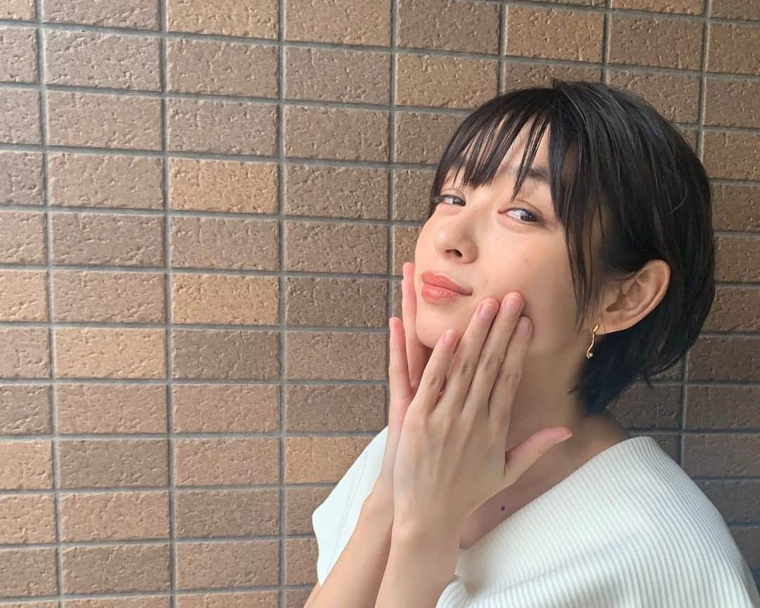 里々佳さんのインスタグラム写真 - (里々佳Instagram)「around 1/4  第8話　放送です！ 一真、美和、あかりの関係も大きく動きます😳　ドキドキの展開です..是非ご覧ください  #ABCテレビ　 (関西) 9/10(日)深夜0:55 #テレビ朝日　 (関東) 9/9(土)深夜2:30 #アラクオ」9月9日 21時11分 - ririkaaaaaaaa