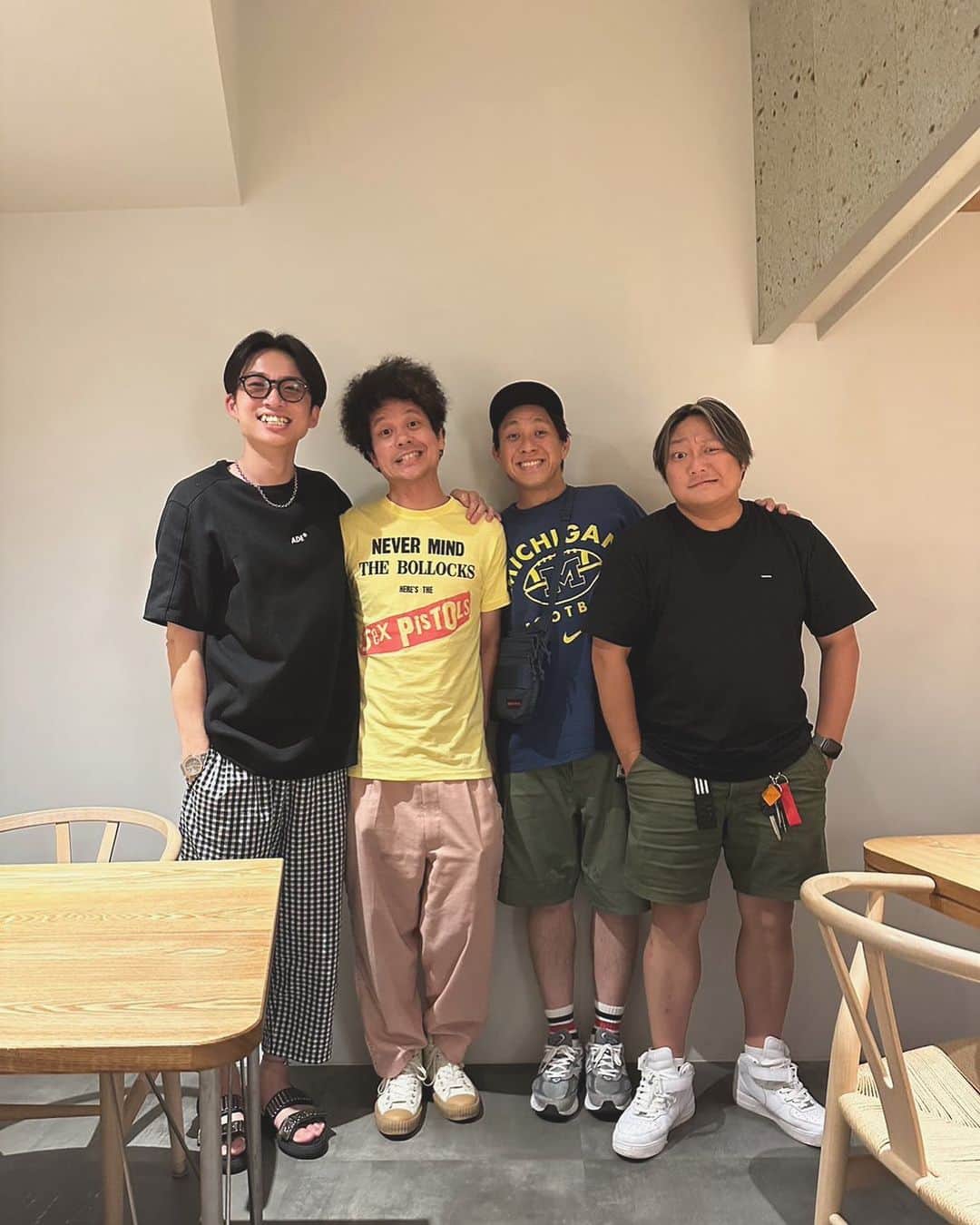河井ゆずるのインスタグラム：「少し前の大阪。  そして今日はルミネにお越し頂いた皆さん、ありがとうございました！！  まだまだ暑い日が続きますので体調崩さないようにしましょう☺️🔥  明日9時頃またYouTubeアップしますので、お暇でしたら是非ご覧ください😆✨」