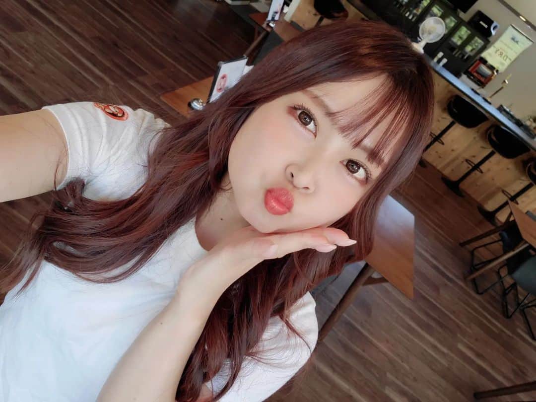 広瀬みくのインスタグラム：「明日9/10(日)はcafe9560出勤です☕   新メニューも増えてるらしいよ🥰   スマホでの撮影も大歓迎なので お気軽にのんびりしに来てね🫶     10:00〜17:00   撮影(カフェ1階の車展示＆撮影スペースにて) ★20分3,000円   オプション サイン入りチェキ★2ショット2,000円、ソロ1,500円     お客様の車とも撮影可能なので、 愛車でキャンギャルしてほしいって方も是非来て下さい😘     【@cafe.9560 】 京都府京都市伏見区中島宮ノ前町3-1 ☎075-605-5568 京都南インター降りてすぐ☆城南宮の隣  #レースクイーンカフェ #車カフェ        #キャンギャル #レースクイーン #イベントコンパニオン #ポートレートモデル #グラビア #車横モデル #撮影会 #被写体になります #カメラ好きな人と繋がりたい #京都カフェ #車好き女子 #車好きな人と繋がりたい #童顔女子 #丸顔女子 #racequeen #promotionalmodel #portraitmodel #japanesegirl #kyotojapan #selfie」