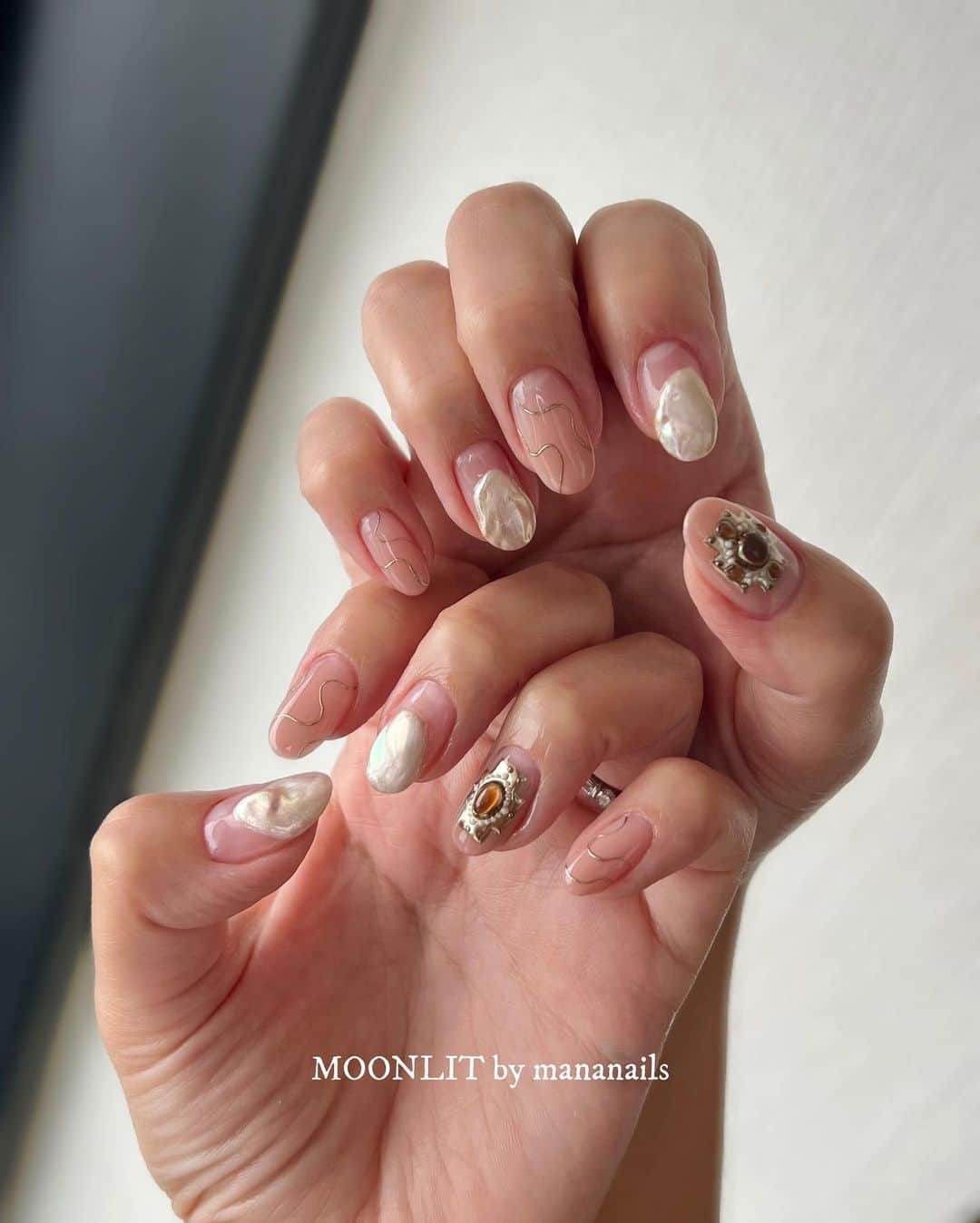mananailsのインスタグラム：「Antique pearl jewelry🐚  パールジュエリーがブーム🦪🤍 アンティークっぽくまとめるのがかわいい😍  ☾120minオフ込み」