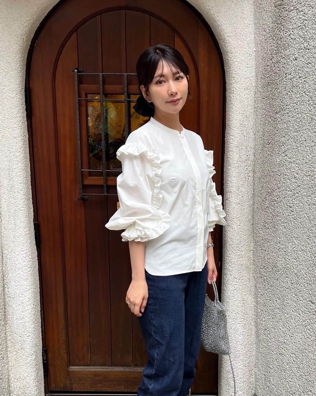 井端珠里のインスタグラム：「36歳になりました🤍🕊️ またひとつ、歳を重ねられた幸せを噛み締めて☺️ 去年は一歳だった息子が今年は「はっぴばーすでー」と歌ってくれ、「ままおめでとー☺️」まで言ってくれた…。  ……泣いていいですか？😭」