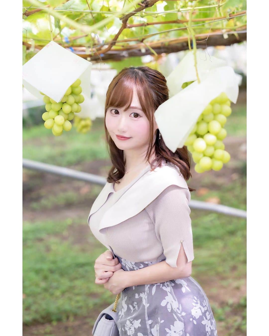 吉田麻衣子さんのインスタグラム写真 - (吉田麻衣子Instagram)「今日の撮影 山梨🍇 #山梨 #勝沼ぶどう郷 #朝日園 #ぶどう #シャインマスカット #マスカット #写真好きな人と繋がりたい  #ファインダー越しの私の世界  #撮影 #モデル #吉田麻衣子 #instagood  #instafollow  #instalike #instahappy  #model #proportionbodydressing」9月9日 21時30分 - maiko.yoshida