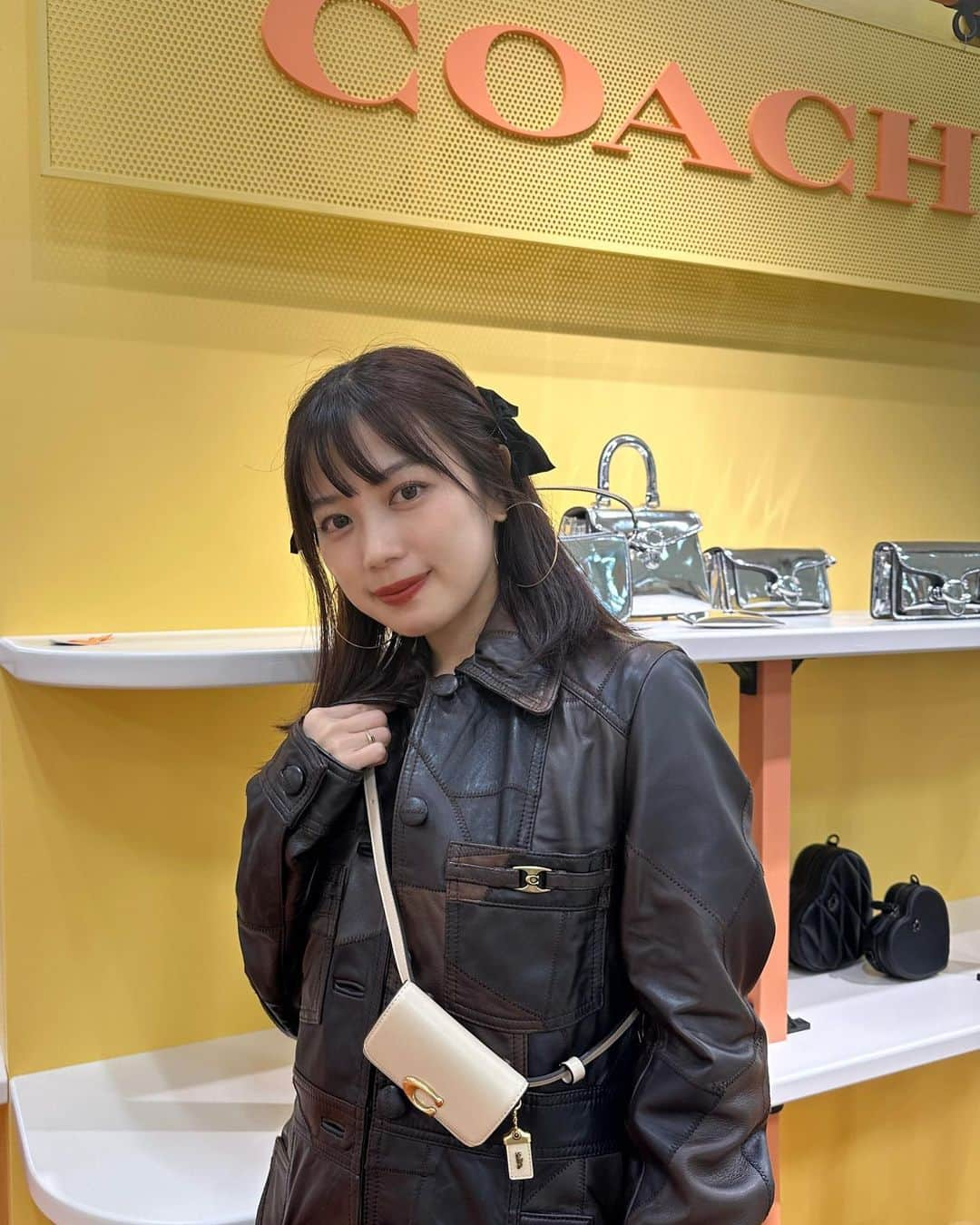 mizukiさんのインスタグラム写真 - (mizukiInstagram)「@coach_japan のPOPUPが 松山でも開催されてたから行ってきたよ🍊 場所は松山いよてつ高島屋📍 シーズンプラザ　3Ｆ  新作のアイテムがメタリックや レオパード柄でとっても可愛かったの🪐🪩 アウターもめちゃくちゃ可愛かった！ オリジナルギフト(写真2枚目)をもらえたり写真を撮りたくなるような空間でとっても素敵でした☺️ 期間は8/30〜9/12までです💕 ㅤㅤㅤㅤㅤㅤㅤㅤㅤㅤㅤㅤㅤ  #コーチシャイン​  #WearYourShine​ #CoachJapan​　 #CoachNY #CouragetobeReal」9月9日 21時37分 - mizukidrop