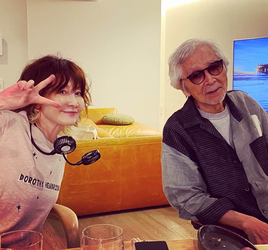のインスタグラム：「おうちに、 山田洋次監督と、山崎貴監督と、YOUと 盛り上がる。  ゴジラの話から、こんにちは母さんの話から、妄想まで。  全員で本気で妄想している企画が 面白すぎて頭おかしくなりそうです。笑  天才だ…。」