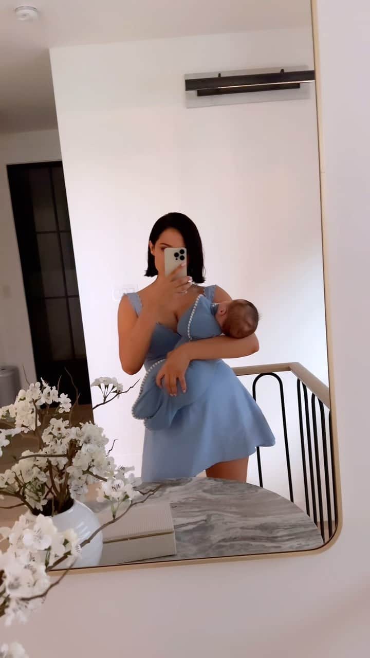 Mara Teigenのインスタグラム：「Dear Mama’s, postpartum depression is so real. I wish it was something we all opened up about more. I find that it is hitting me harder this time, and to be honest the depression started while I was pregnant with Hendrix. Every time I look at my babies I completely forget about the hard things we go through. They are so worth every struggle. It’s when they go to sleep, or they are not next to me when the depression kicks in. It’s so important to be open and talk to your loved ones and partner about this. Please don’t be ashamed. It is very common and a lot of mom’s are going through it, just maybe not expressing the tough parts. I’ve learned to realize that it’s not a reflection of my true feelings, just simply hormonal and temporary. Things that have helped me with this are: - letting my boyfriend know when I’m feeling low - confiding with mom friends in similar stages  - being present with my babies, not overthinking about future/past - simplify routines and activities  - don’t over complicate or get overwhelmed   I know this is all easier said than done,  but I hope this can help some of you that are struggling, and please know you are not alone. Despite what you might see on social media, being a mom is one of the hardest changes mentally and emotionally. But, it’s also the most rewarding🤍 Not everyday will be perfect. Don’t be afraid to ask for help. Hold your babies tight, you will be okay 🤍」