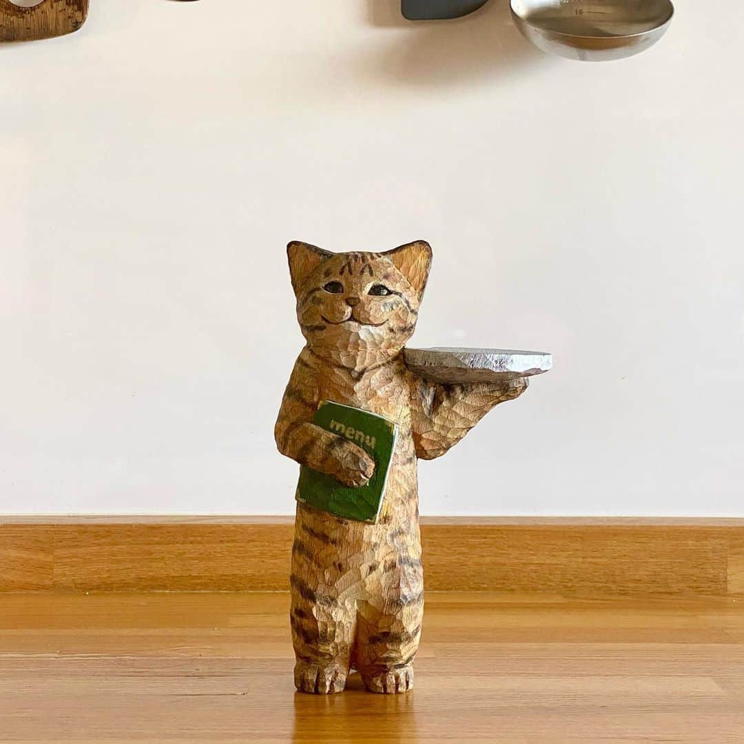 花房さくらさんのインスタグラム写真 - (花房さくらInstagram)「いらっしゃいませー 空いてる席にどうぞー  目指すは喫茶店のマスター！  #cat #sculpture #hanafusasakura」9月9日 21時48分 - sakura_hanafusa