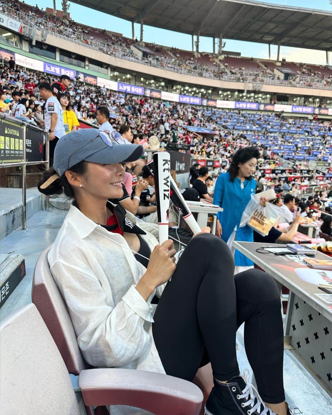 チョン・ジユのインスタグラム：「My favorite 👩🏻‍🤝‍👩🏽⚾️🍗」