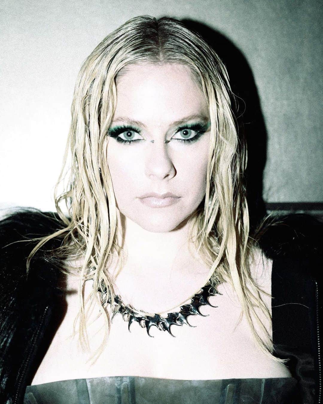 アヴリル・ラヴィーンのインスタグラム：「@luisdejavier Ur fkn fab」