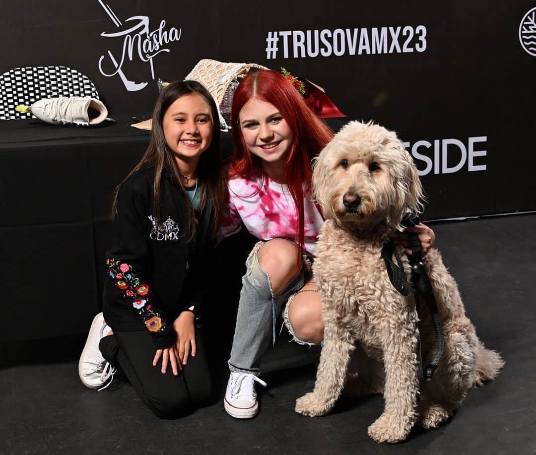 アレクサンドラ・トゥルソワのインスタグラム：「🐩」