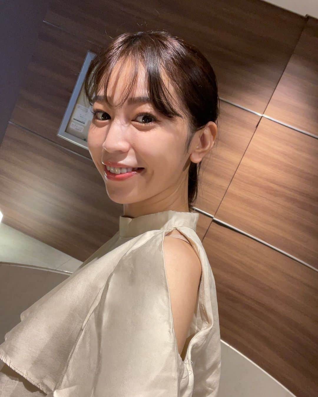 夏江紘実のインスタグラム：「. 夏服着れるうちに着ておこう🥹🎀 最近夜涼しげな感じになってきたぞ💭 . . .」