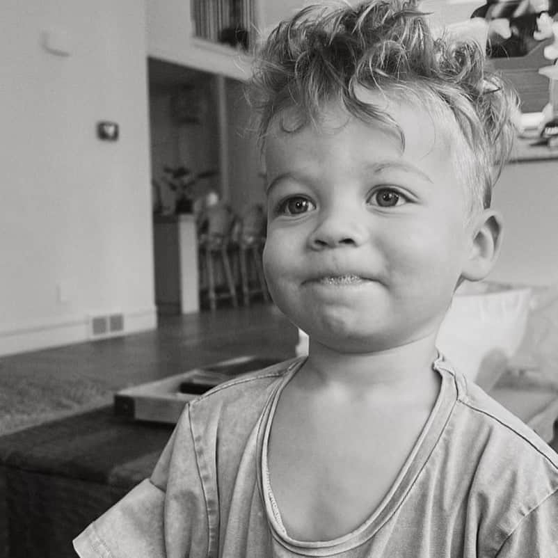 Cara Van Brocklinさんのインスタグラム写真 - (Cara Van BrocklinInstagram)「Our baby boy is 2 years old today!! It’s hard for me to say this without tears in my eyes, but they are definitely happy tears! He is the absolute light of our life! He can put a smile on anyone’s face with his little personality! I honestly didn’t know it was possible to have that big of a personality in that little of a body. He is my little buddy and I hope it always stays that way! I love you so much Chap and happy 2nd bday!」9月9日 21時46分 - caraloren