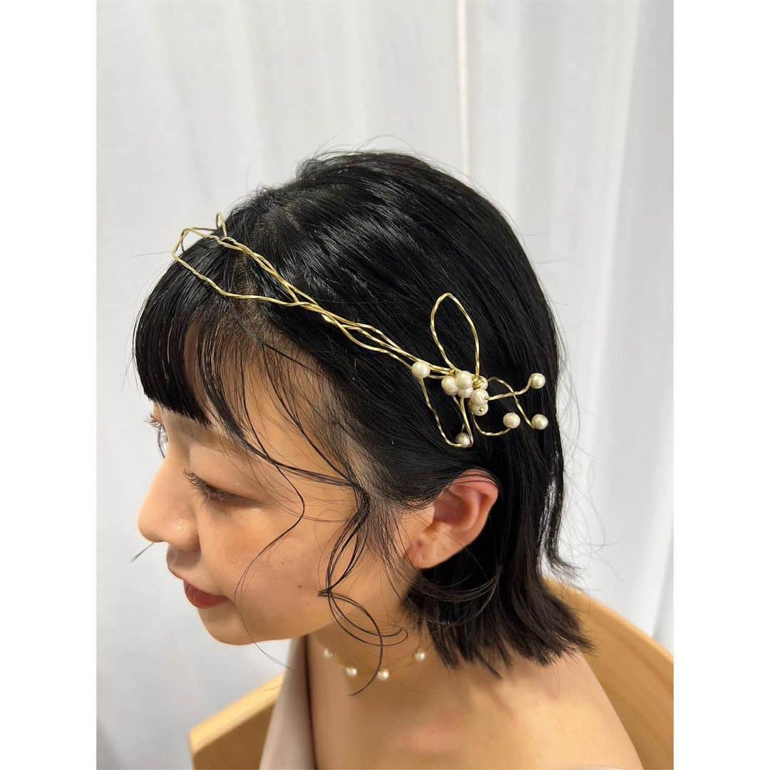 青木友里さんのインスタグラム写真 - (青木友里Instagram)「🥚 wedding style 🥚 ・ お世話になっている名古屋 / @petterrosso_salon  からいただいた📷 ・ パールの繊細さが際立つ人気のデザイン○ ヘッドドレスで使われる方が多いですが首元でのスタイリングもおススメです○ styling by @petterrosso_salon  @petterrosso_atelier  可愛すぎるスタイリングありがとうございました🙇‍♀️❤️ ・ ただいま @petterrosso_salon さんはウエディングレンタルお休みしております○ 再開されましたらわたしの方でもご案内させていただきたいと思います○ ・ こちらのデザインアイテムは東京 / @mur.vintage ご案内可能のデザインとなります。 ご質問、お問い合わせ等お気軽にDMにて💫 ・ その他ご質問、お直しの依頼などはaoki yuriの✉️にてお願いいたします🙇‍♀️」9月9日 21時47分 - aokiyuri