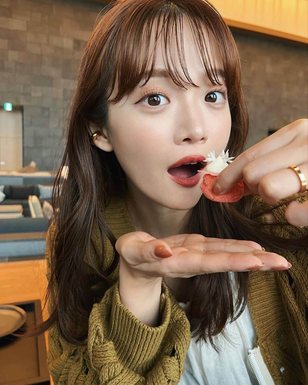 田久保夏鈴のインスタグラム：「アマン🫖♡ 桃が美味しすぎた、、 最高なひとときでしたわっ😻  @chanelofficial  thank you☕️♡」