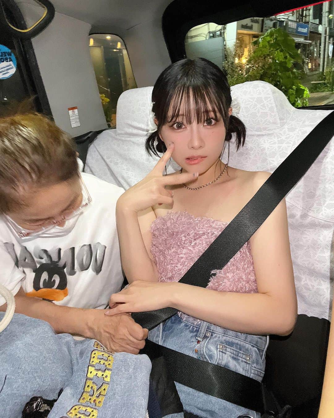 重盛さと美のインスタグラム：「👶🏻🎀🍼🩷💕💞🩷💞💕 夜遊びした日の🥶🥶🥵💦 POPUPの夜アフターパーティーが用意されてて、希帆ちゃんと人生初のアフターパーティーに🚕😱⚡️⚡️ 結果、みんなに誕生日お祝いしてもらって嬉しかったです☺️👶🏻🎂💞💫 happy🩷💕💞（笑） 　 hair make🩷💕 @aki_nakashima___ 💞💞💕」