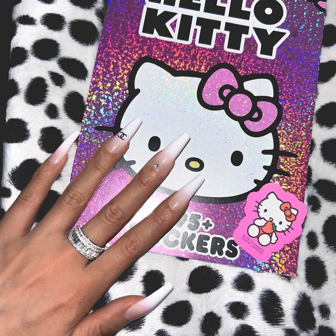 KASUMIのインスタグラム：「Hello kitty sticker 💖💖💖」