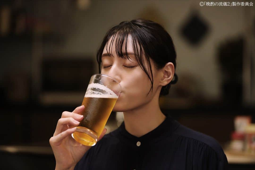 のインスタグラム：「𖠚՜ 第10話もご視聴いただき、ありがとうございました‼️ 美幸さん(#栗山千明)への弟子入り志願者の正体が明かされましたね🙎‍♀️  　 ••┈┈┈┈┈┈┈•• 　見逃し配信中！ ••┈┈┈┈┈┈┈•• 　 冷しゃぶではなく焼きしゃぶに挑戦したい方、必見の「#晩酌の流儀 ２」第10話は、絶賛見逃し配信中🤩 　 ▽無料見逃し配信 #TVer #ネットもテレ東（番組HP）  ▽見放題配信 #UNEXT #amazonprimevideo  ぜひ、週末の晩酌のお供に お楽しみください🍻　 　 　 🍺━━━━━━━━━━🥢 ドラマ25「晩酌の流儀２」 🗓️毎週金曜 深夜24:52~ 　 　 #テレビ東京 #晩酌の流儀 #晩酌の流儀２ #栗山千明 #武田航平 #辻凪子 #馬場裕之(#ロバート) #ミスターちん #おかやまはじめ #yonawo #佐藤千亜妃」
