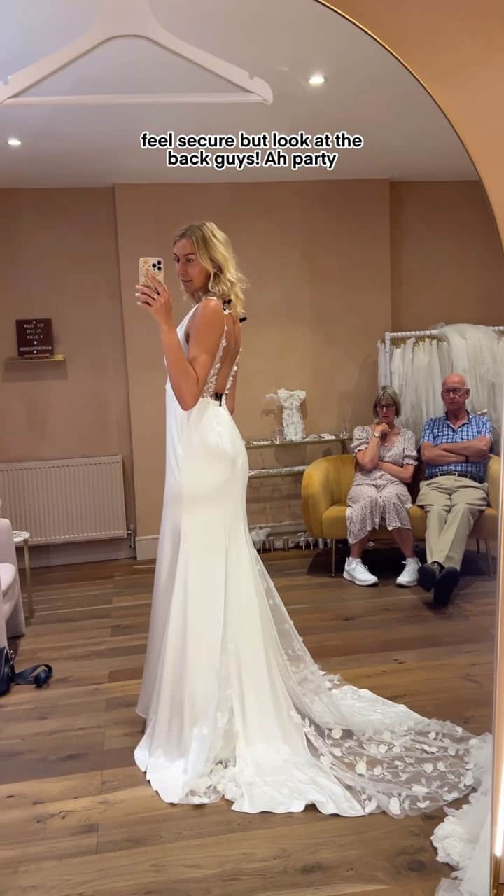 Zanna Van Dijkのインスタグラム：「Come wedding dress shopping with me 💒   Now that I’ve finally ordered my dress, I can share with you some of the dresses I tried on & didn’t choose! Let me know which one is your favourite? ✨   The shop: @lovelybridelondon - I had a really positive experience here. The space was gorgeous, the sales assistant was welcoming and they had a wide range of different style dresses, across a selection of price points. I actually went back to the shop a second time to retry one of the dresses (not shown in this video) and they didn’t put any pressure on me and were totally understanding when I didn’t end up choosing that dress in the end! 🫶🏼 #weddingdress #weddingdresses #weddingdressshop #weddingdressshopping」