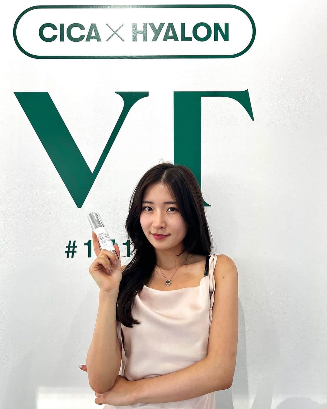 雨宮凜々子のインスタグラム：「VTのリードルショットPR会へ  いつも使っている化粧品が沢山あって素敵な空間でした♡  #pr #vt」