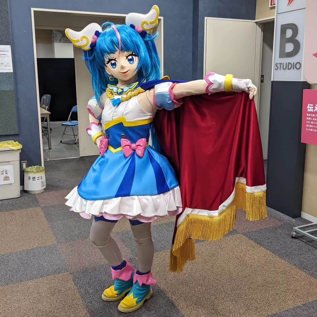 島貫凌さんのインスタグラム写真 - (島貫凌Instagram)「映画 #プリキュアオールスターズF から #ひろがるスカイプリキュア の#キュアスカイ が来てくれました〜！！ 個人的にキュアスカイのマントがカッコよくてお気に入りなので、写真を……と思ったら！！！////// ありがとう！キュアスカイ！！ 映画は来週金曜日公開です！ #プリキュア #ひろプリ  #プリキュアオールスターズ  #ソラハレワタール  #メーテレ#アナウンサー#島貫凌」9月9日 22時04分 - ryo_shimanuki_nbn_