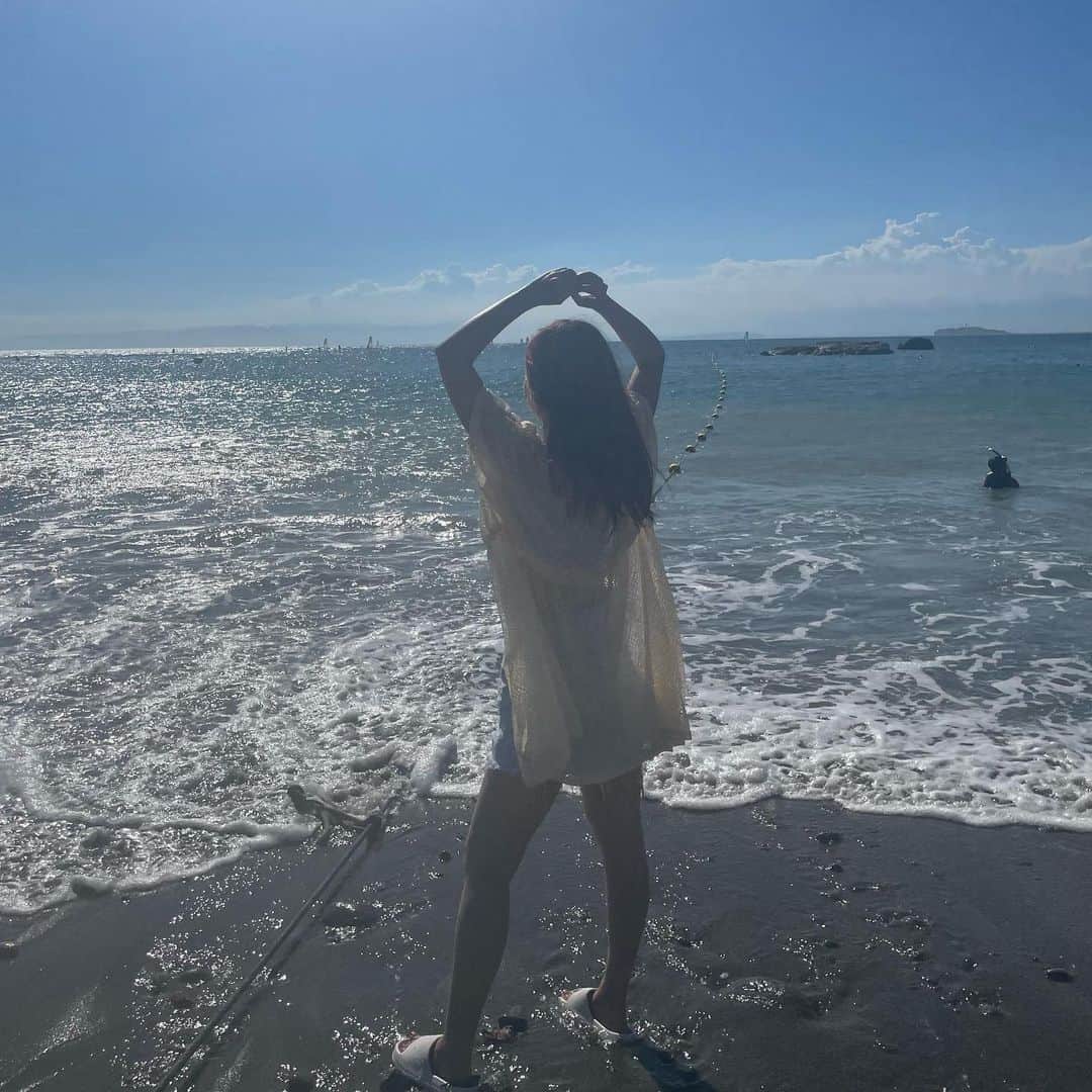 恵梨華さんのインスタグラム写真 - (恵梨華Instagram)「海に向かって ボンボンえりボーン🤣🫶💛」9月9日 22時04分 - eribooon18