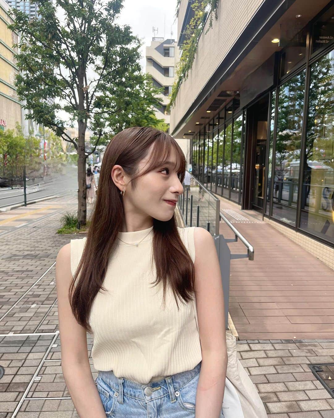 左伴彩佳さんのインスタグラム写真 - (左伴彩佳Instagram)「もう秋の天気になってきたね🍂  知らぬ間に髪伸びてた👩🏼✨ もう少し伸ばしたいな〜  　  #andemiu #ノースリーブ　#ストレートヘア　#cene #316lサージカルネックレス #金属アレルギー対応」9月9日 22時09分 - hidaaya_729