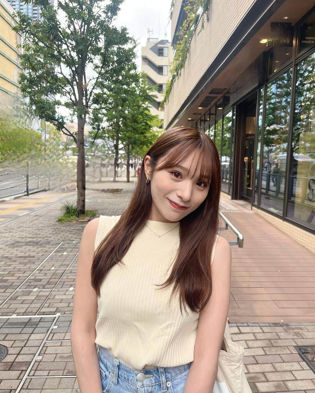 左伴彩佳さんのインスタグラム写真 - (左伴彩佳Instagram)「もう秋の天気になってきたね🍂  知らぬ間に髪伸びてた👩🏼✨ もう少し伸ばしたいな〜  　  #andemiu #ノースリーブ　#ストレートヘア　#cene #316lサージカルネックレス #金属アレルギー対応」9月9日 22時09分 - hidaaya_729