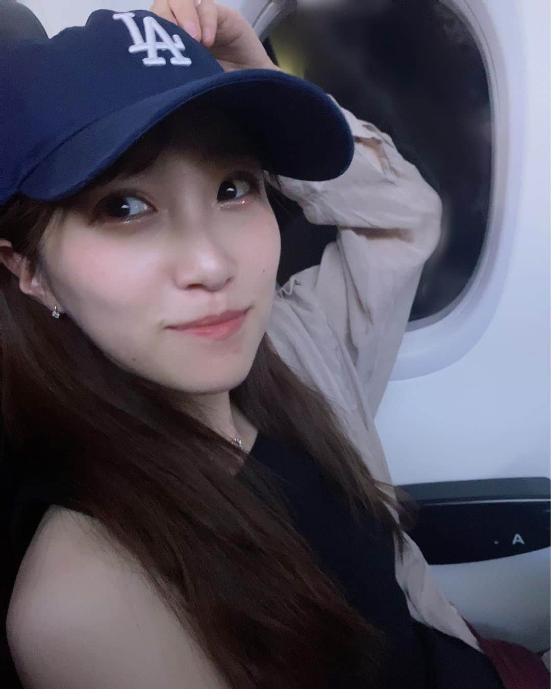 坂本 愛玲菜のインスタグラム：「飛行機の窓側だいすき🙋✈️🌙」