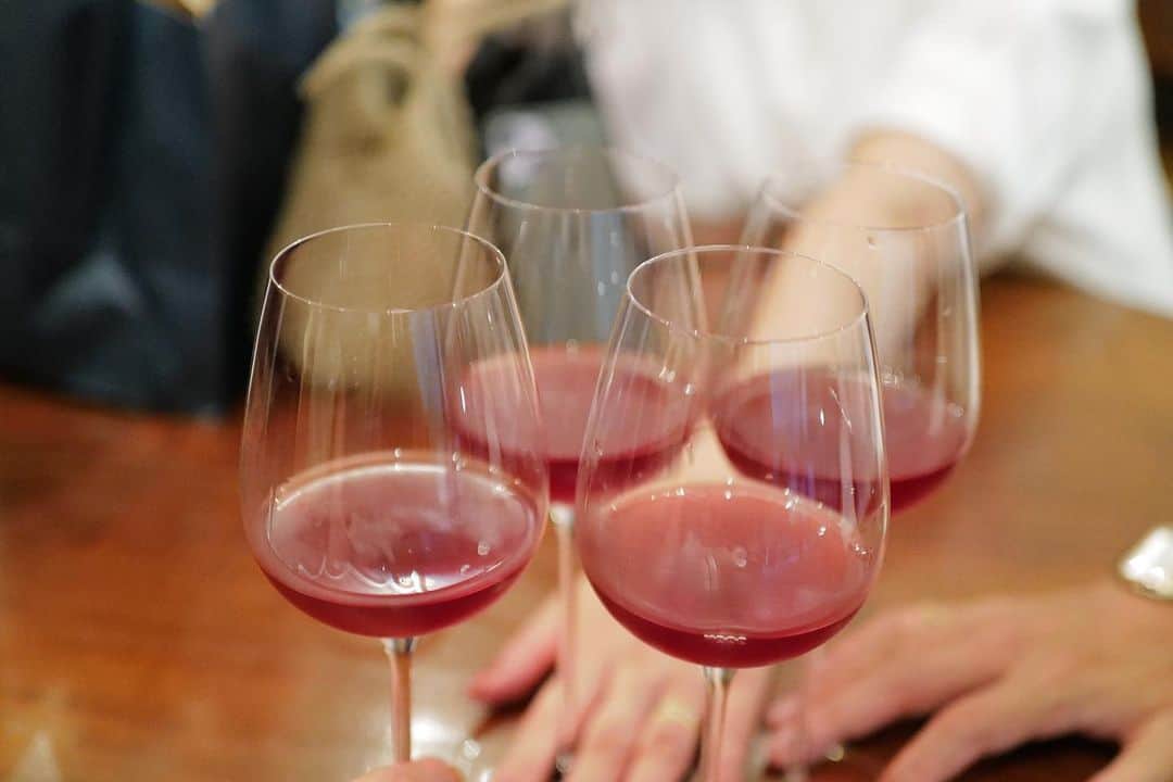 のインスタグラム：「週二回で4回行ってる怪🍷😂  なぜ？なぜ？笑  #life #鎌倉暮らし  #祖餐」