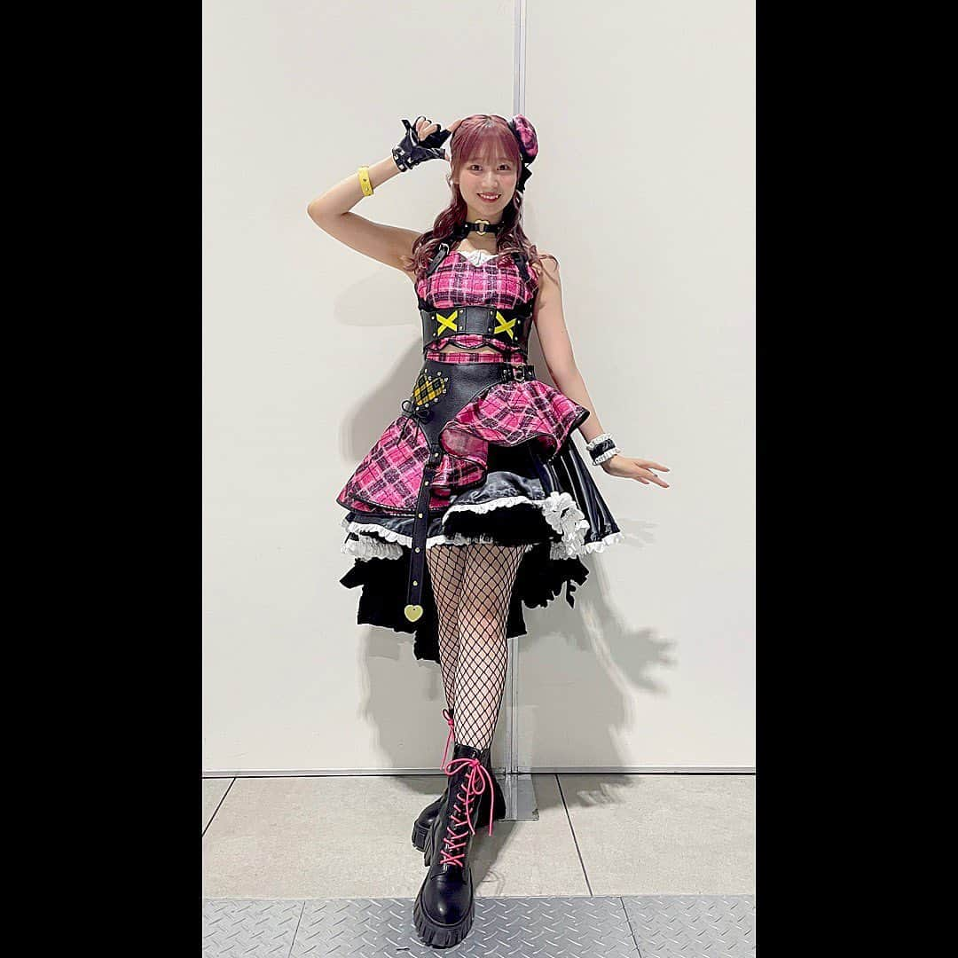 山下七海さんのインスタグラム写真 - (山下七海Instagram)「「THE IDOLM@STER CINDERELLA GIRLS Shout out Live!!!」 DAY1 ⁡ プロデューサーちゃん、今日はパッション溢れさせDAY1を楽しみました！ ステージに立ったり、声援もらったり、キャストのみんなとお話しできる幸せを噛み締めてたよ！！ ⁡ 大槻唯を待ってくださってたプロデューサーちゃんにも感謝しています💛🪽 今日を一緒に迎えてくれてありがとうございました！ ⁡ DAY2も楽しみます✨ ⁡ アンコール衣装は明日載せるね😉~♡ ⁡」9月9日 22時24分 - aishite773