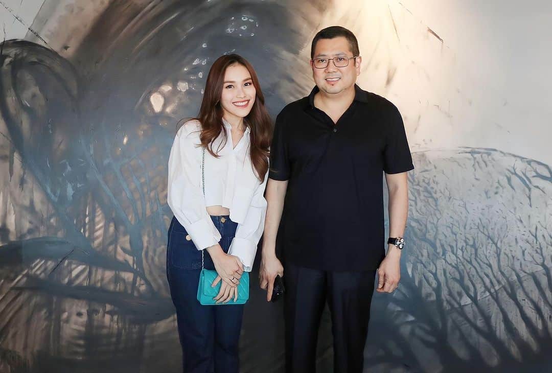 アユ・ティンティンのインスタグラム：「With bapak @hary.tanoesoedibjo ✌🏻😉」