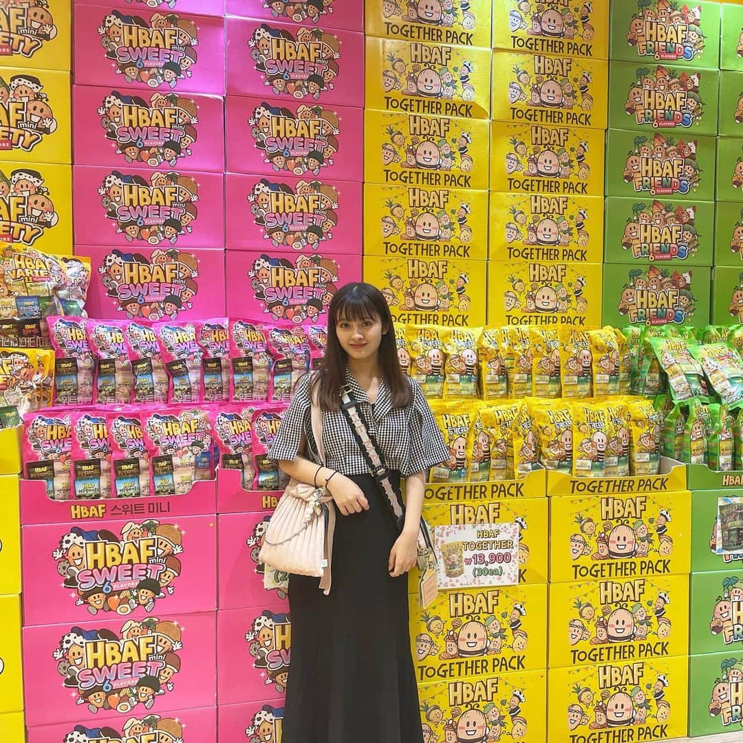 鵜川もえかのインスタグラム：「♥ ここのピーナッツがほんとに美味しくてお土産にめちゃくちゃ買いました😂🥺  #韓国旅行 #明洞」